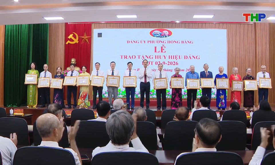 Trao Huy hiệu Đảng đợt 2/9 