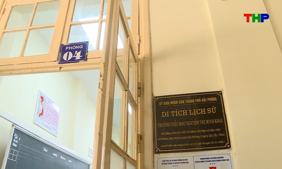 Ng&ocirc;i trường in dấu ch&acirc;n B&aacute;c Hồ