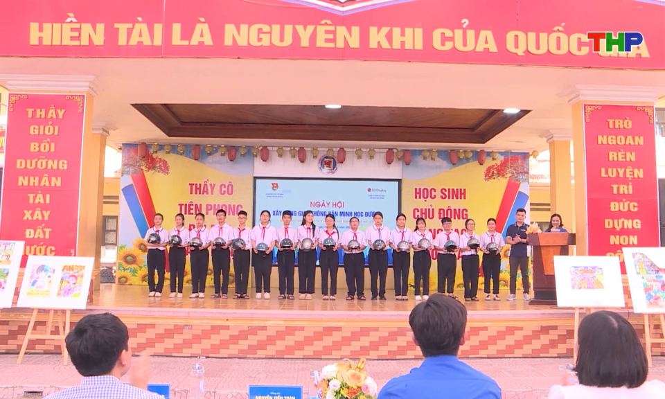 N&acirc;ng cao &yacute; thức chấp h&agrave;nh luật giao th&ocirc;ng cho học sinh 