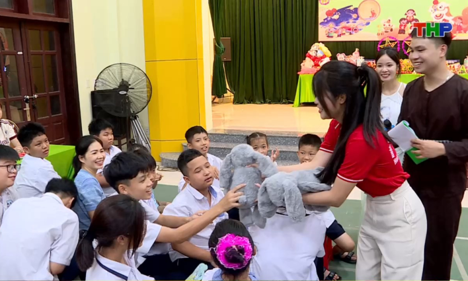 Ng&agrave;y nữa để y&ecirc;u thương: Trung thu trọn vẹn từ những tấm l&ograve;ng sẻ chia
