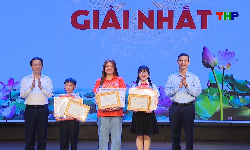 Những &ldquo;đại sứ&rdquo; lan tỏa t&igrave;nh y&ecirc;u s&aacute;ch