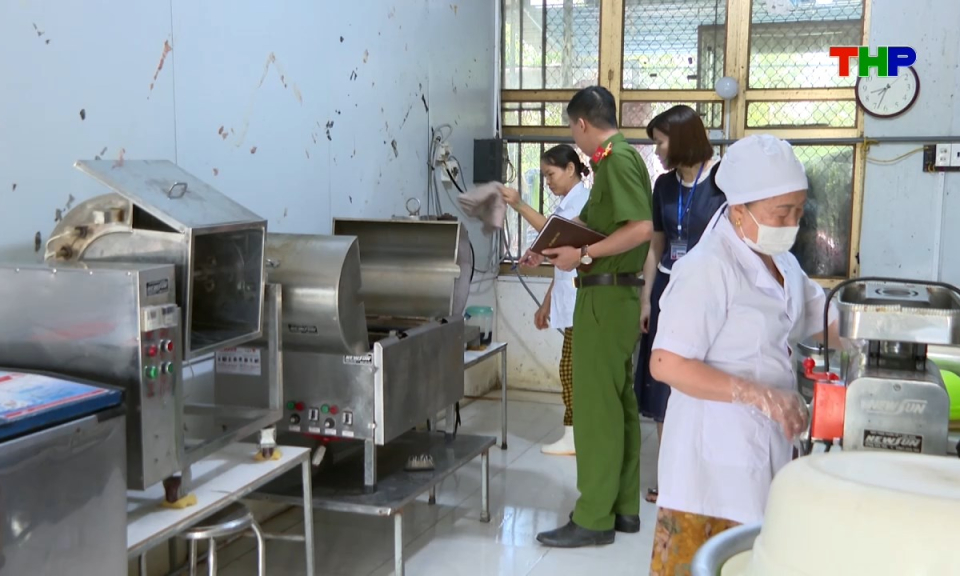 Ph&aacute;p luật v&agrave; cuộc sống: Siết chặt quản l&yacute;, gi&aacute;m s&aacute;t an to&agrave;n thực phẩm từ gốc