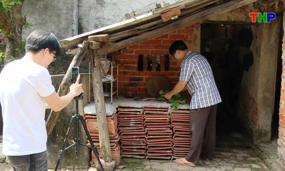 C&acirc;u chuyện của t&ocirc;i: Người kể chuyện qu&ecirc; hương bằng mạng x&atilde; hội