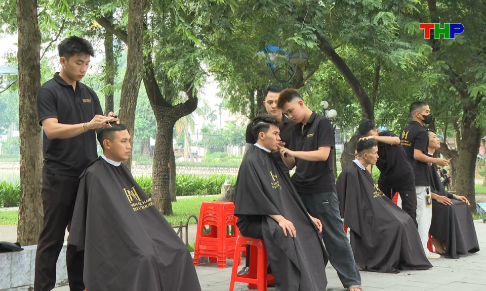 V&igrave; cộng đồng: Trao niềm vui từ những m&aacute;i t&oacute;c nghĩa t&igrave;nh