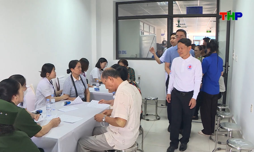 Chung tay chăm s&oacute;c sức khỏe cộng đồng