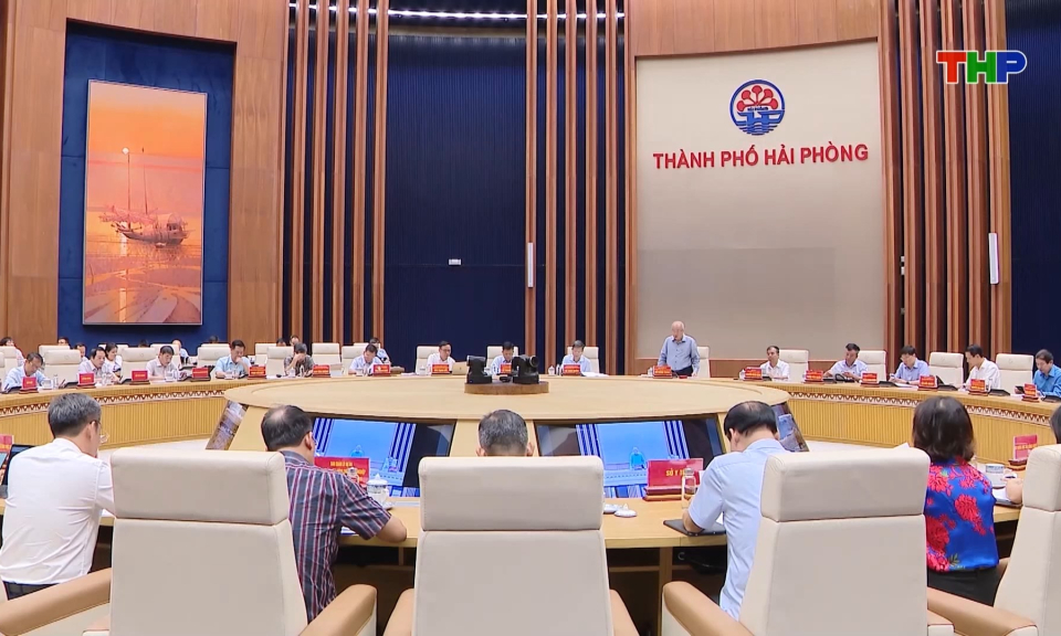 UBND thành phố họp phiên thường kỳ tháng 9