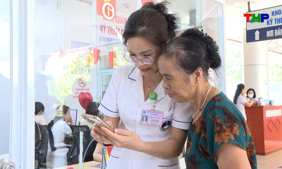 Ch&iacute;nh s&aacute;ch ph&aacute;p luật: Chuyển đổi số y tế - Lấy người d&acirc;n l&agrave;m trung t&acirc;m