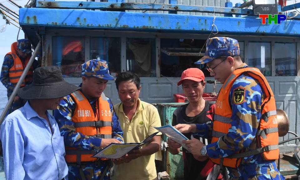 An ninh biển đảo: S&aacute;t c&aacute;nh c&ugrave;ng ngư d&acirc;n giữ biển