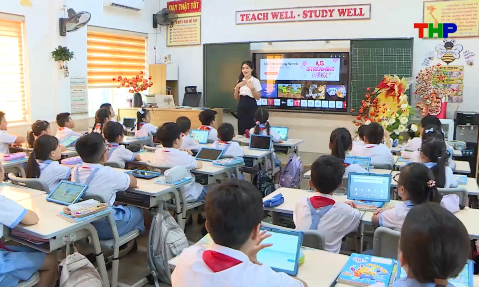Đưa tiếng Anh trở th&agrave;nh ng&ocirc;n ngữ thứ hai trong trường học