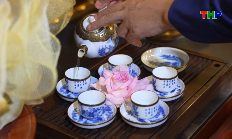 Ẩm thực: Tr&agrave; sen d&acirc;ng Th&aacute;nh