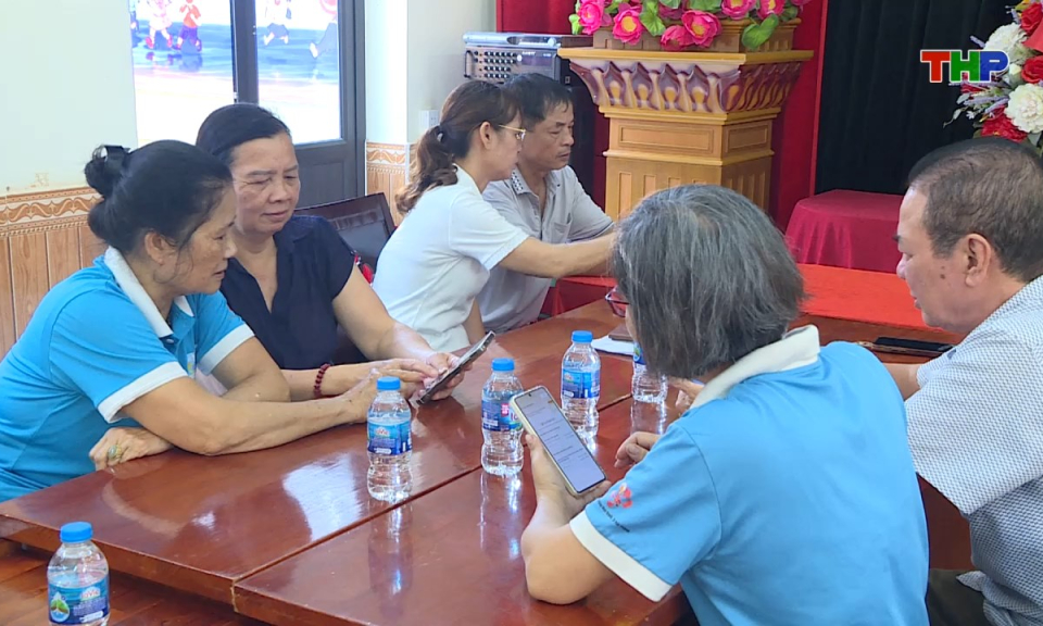 Phụ nữ Việt: Phụ nữ chủ động th&iacute;ch ứng trong thời đại số