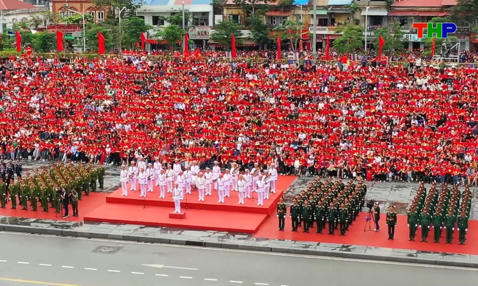 Tổ chức chương tr&igrave;nh duyệt đội ngũ v&agrave; diễu h&agrave;nh quần ch&uacute;ng 