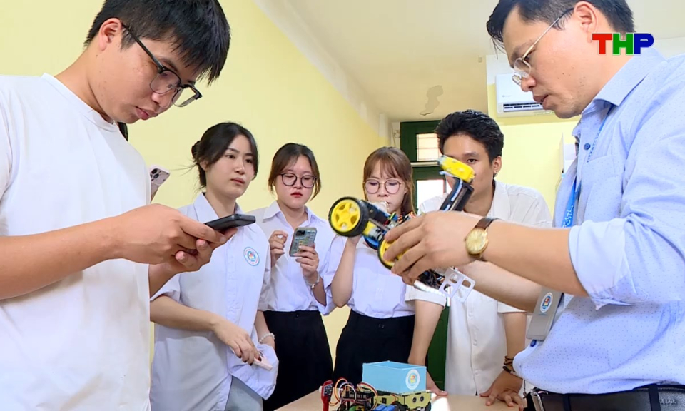 Ch&iacute;nh s&aacute;ch ph&aacute;p luật: Thu h&uacute;t, giữ ch&acirc;n nh&acirc;n lực khoa học, c&ocirc;ng nghệ, đổi mới s&aacute;ng tạo, chuyển đổi số
