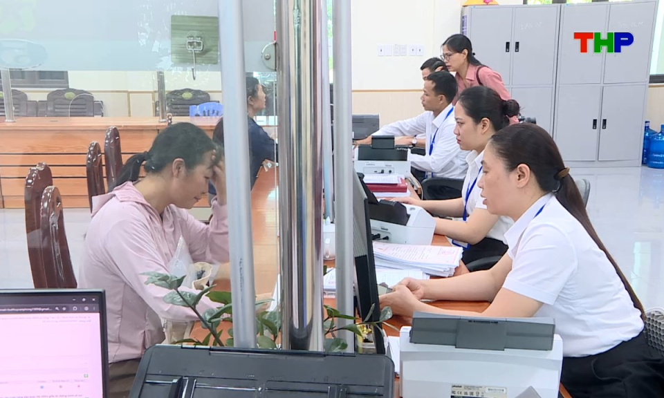 Chuyển đổi số v&agrave; cải c&aacute;ch h&agrave;nh ch&iacute;nh: N&acirc;ng năng lực số cho c&aacute;n bộ ở cơ sở