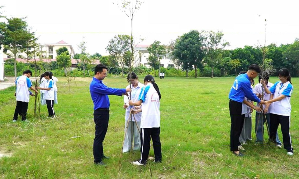 Suối nguồn y&ecirc;u thương: Tuổi trẻ Đường An chung tay x&acirc;y dựng n&ocirc;ng th&ocirc;n mới