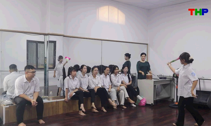 Chạm Hải Ph&ograve;ng: Nơi ươm mầm cho nghệ thuật ch&egrave;o