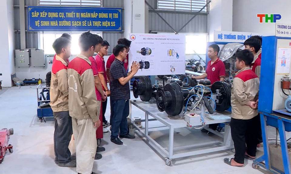 T&iacute;ch cực n&acirc;ng cao chất lượng gi&aacute;o dục nghề nghiệp