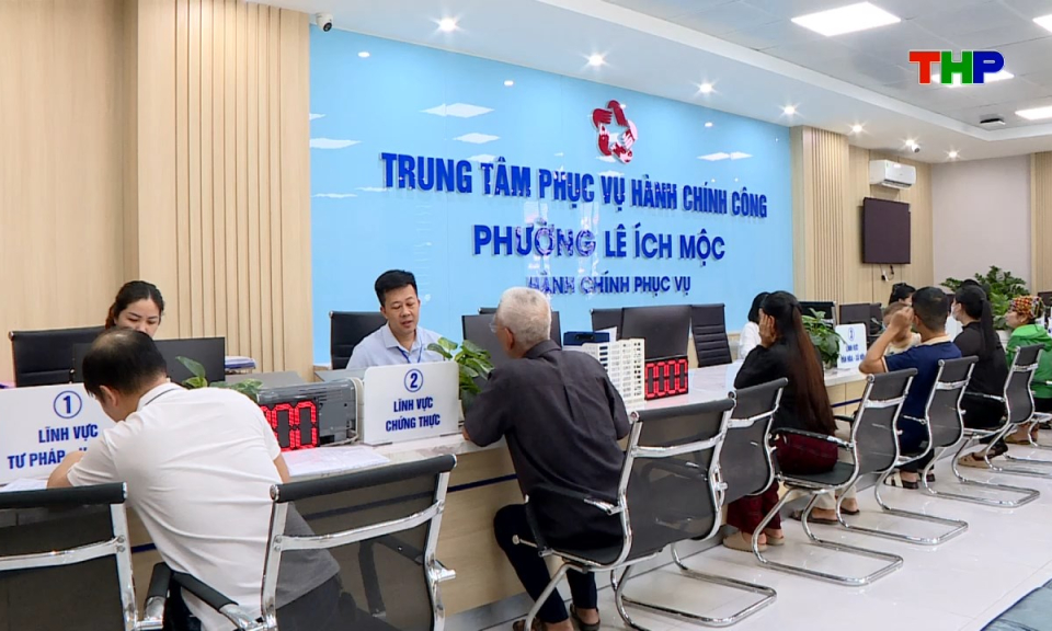 Chuyển đổi số v&agrave; cải c&aacute;ch h&agrave;nh ch&iacute;nh: Chuyển đổi số: Để người d&acirc;n được phục vụ tốt hơn