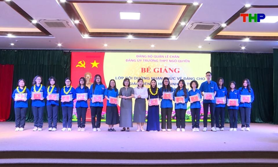 Ph&oacute;ng sự: Ph&aacute;t triển Đảng trong học sinh - Những vấn đề đặt ra trong thực tiễn